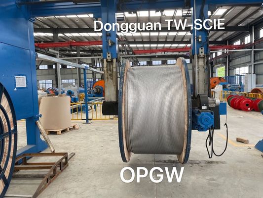 Câble optique extérieur de fibre de GYXTW pour la gaine externe de PE du système SM de LAN