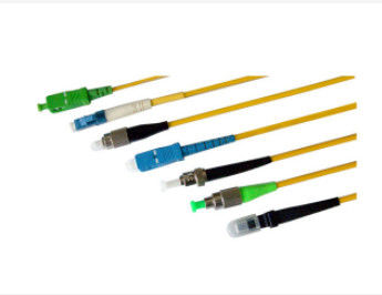 Partage de câble FTTH à fibre optique stable et rapide -40°C à 85°C pour améliorer les performances du réseau